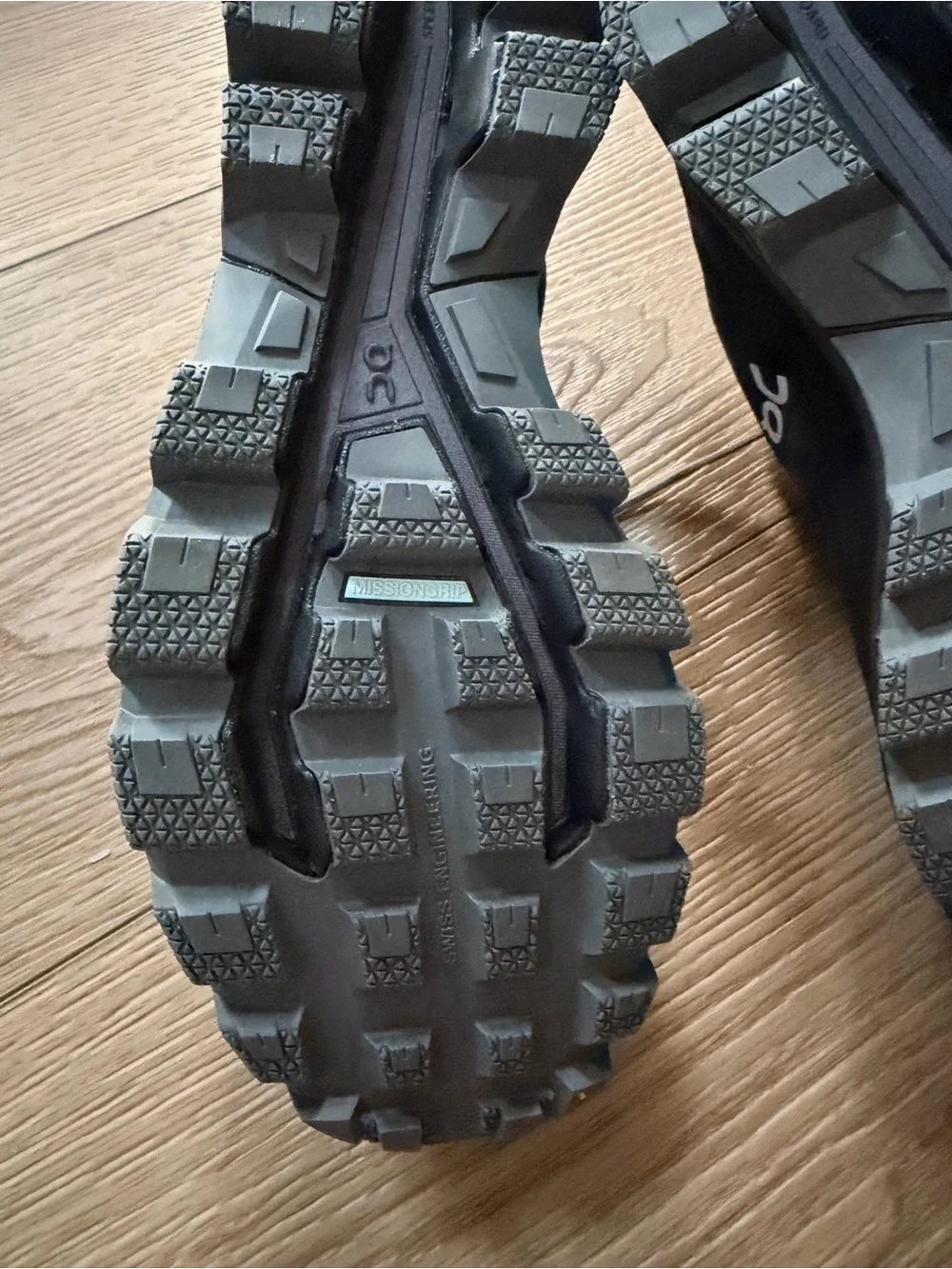 On Cloudventure Waterproof Trail Running Shoes Mens 9 Black Grey Hiking